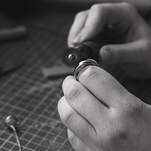 Ring Jeweler - Photo by Maksim Goncharenok